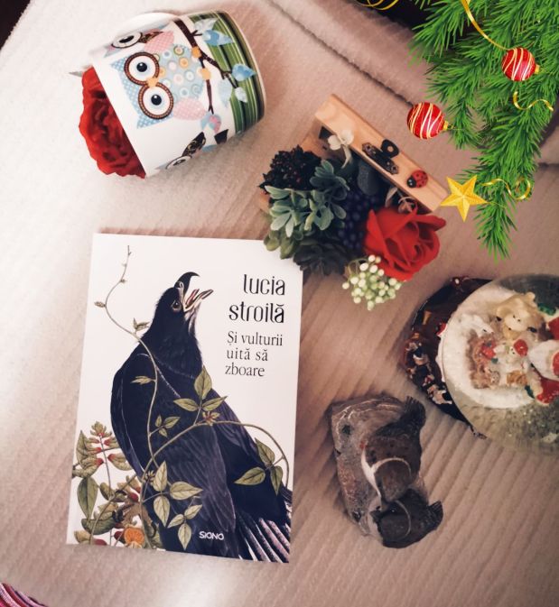 LUCIA STROILĂ: ȘI VULTURII UITĂ  SĂ ZBOARE – EDITURA SIONO-&nbsp;RECENZIE